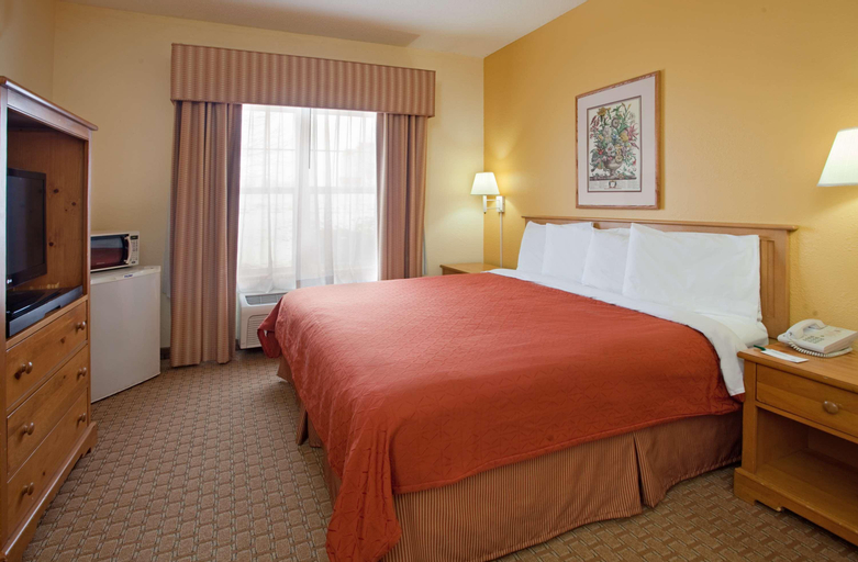Bedroom 5, Country Inn & Suites by Radisson, Bloomington-Norm, McLean
