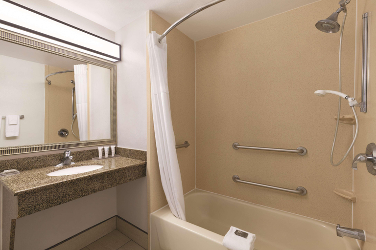 Bathroom 4, Country Inn & Suites by Radisson, Griffin, GA, Spalding
