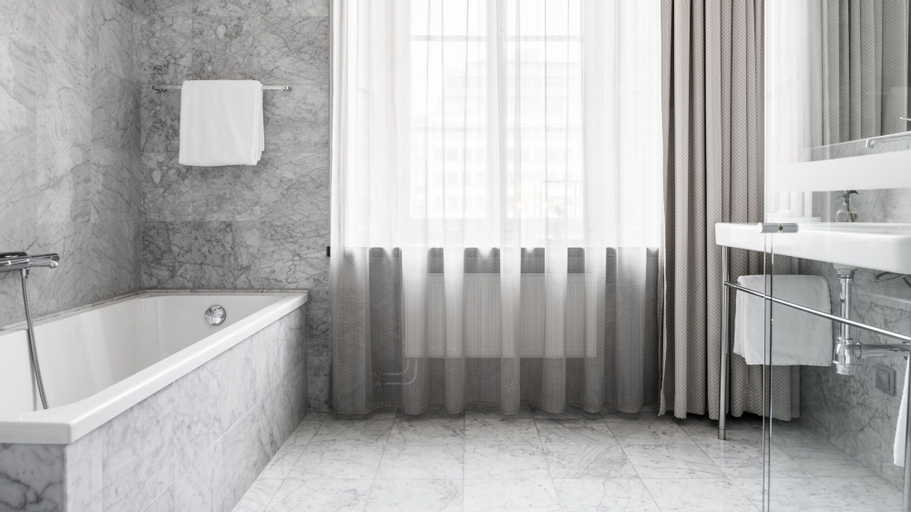 Bathroom 25