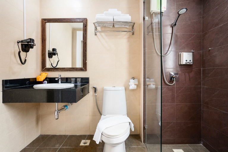 Bathroom 12