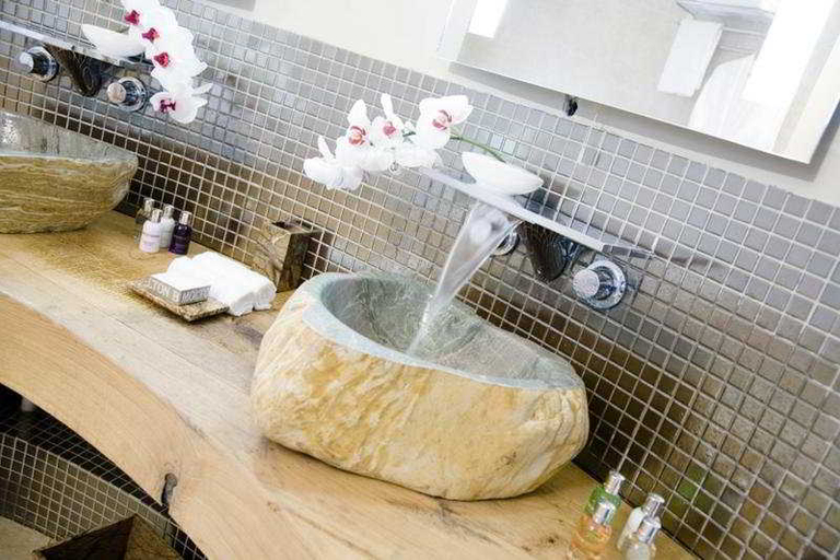 Bathroom 4, Glenskirlie Castle Hotel, Falkirk