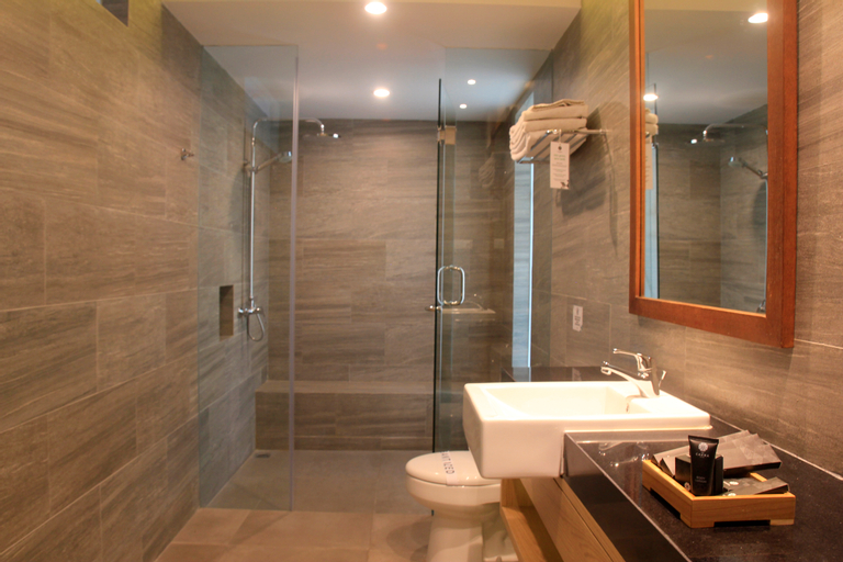 Bathroom 23