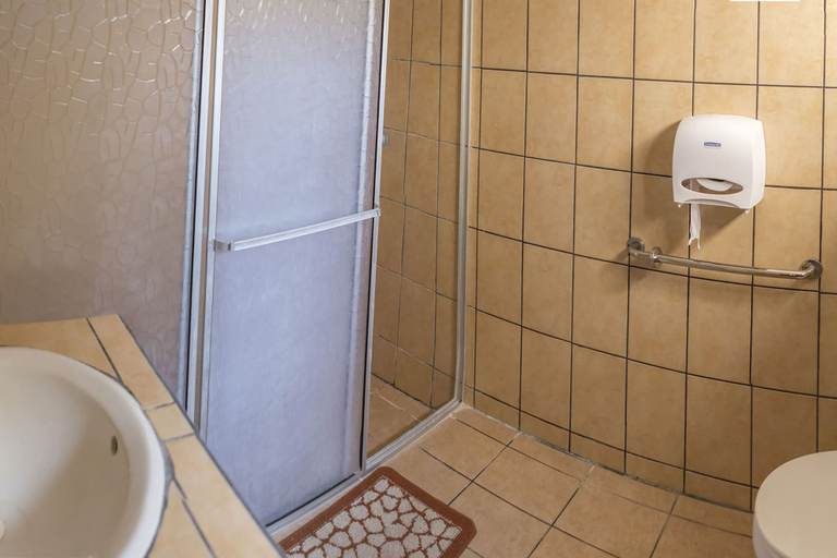 Bathroom 5, Thermomanía, Bagaces