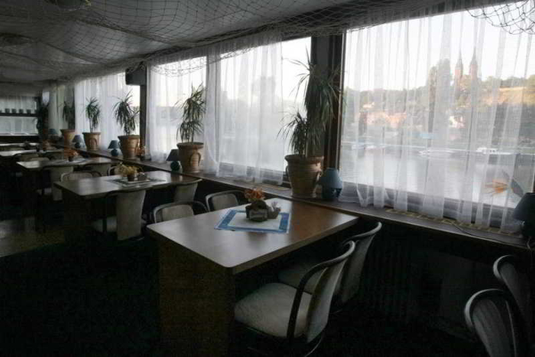 Food & Drinks, Botel Vodnik, Praha 5