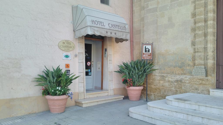 Public Area 5, Castello, Brindisi