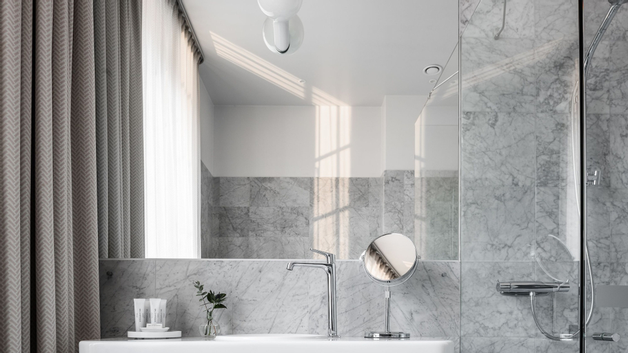 Bathroom 24