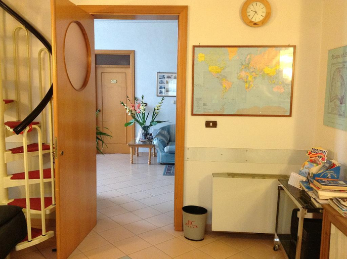Bathroom 3, Castello, Brindisi
