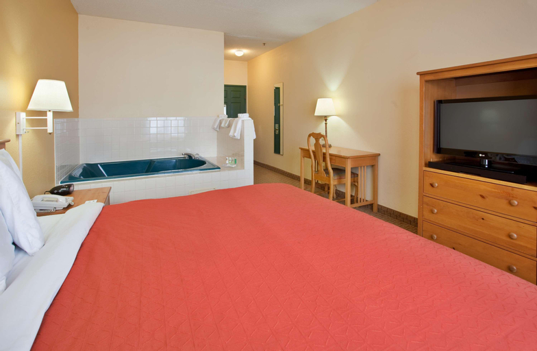 Bedroom 2, Country Inn & Suites by Radisson, Bloomington-Norm, McLean