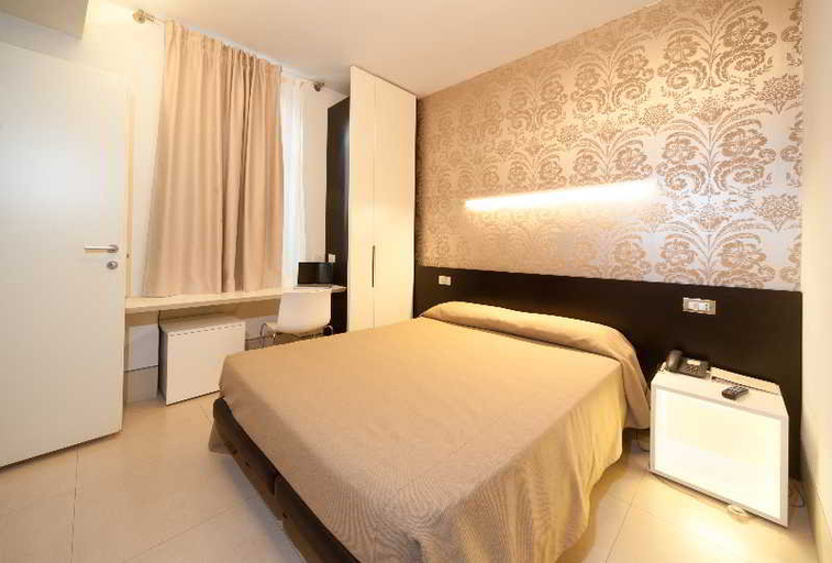 Bedroom 3, Savoy Hotel, Parma