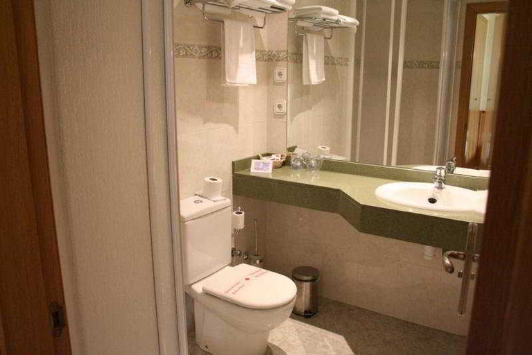 Bathroom 4, Hotel Bruxelles