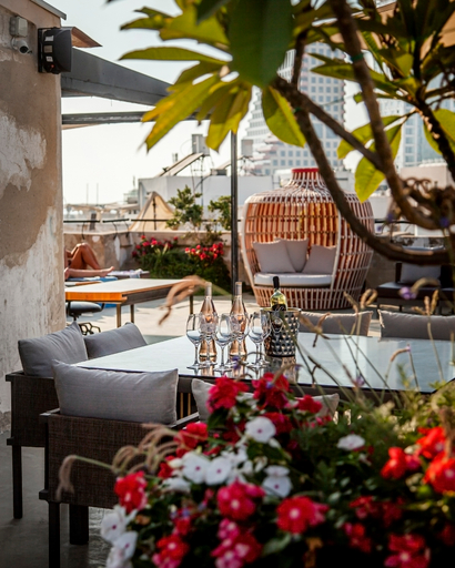 Food & Drinks 5, Assemblage boutique hotel