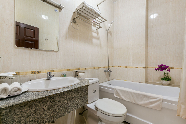 Bathroom 4, Symphony Hotel, District 1