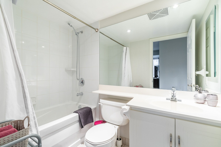 Bathroom 4, Simply Comfort, Stylish Downtown Apartment, Toronto