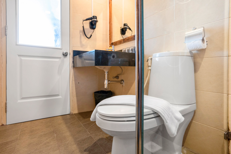 Bathroom 11