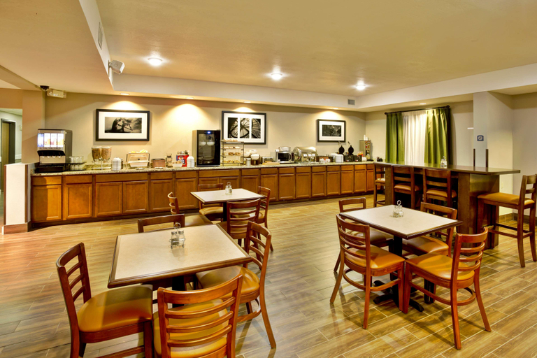 Food & Drinks 5, Quality Inn & Suites Monroeville, Monroe