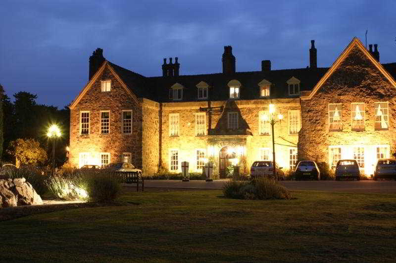 Exterior & Views