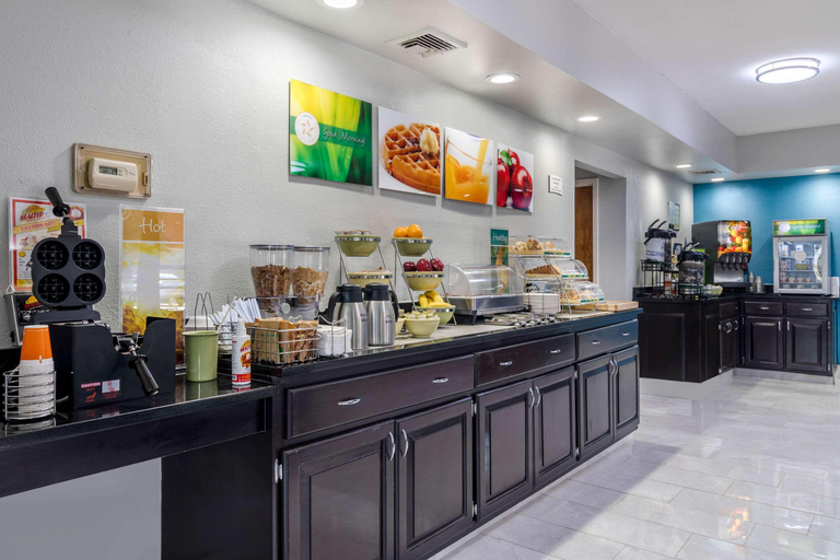 Food & Drinks 5, Quality Inn McDonough Atlanta South, Henry