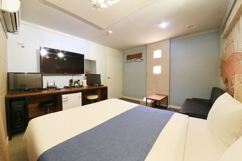 Starry Night Hotel, Nam