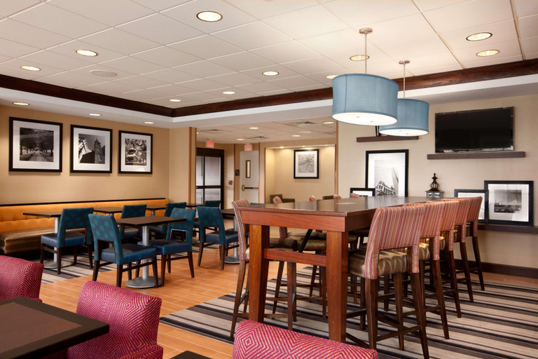 Public Area 2, Hampton Inn Boston/Braintree, Norfolk
