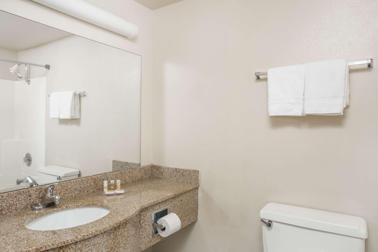 Bathroom 4, Days Hotel by Wyndham Peoria Glendale Area, Maricopa