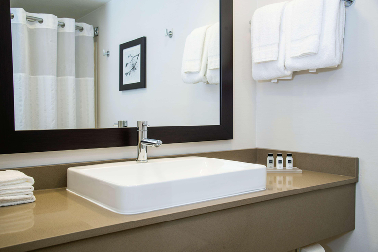 Bathroom 4, Country Inn & Suites by Radisson, Milwaukee West (, Waukesha