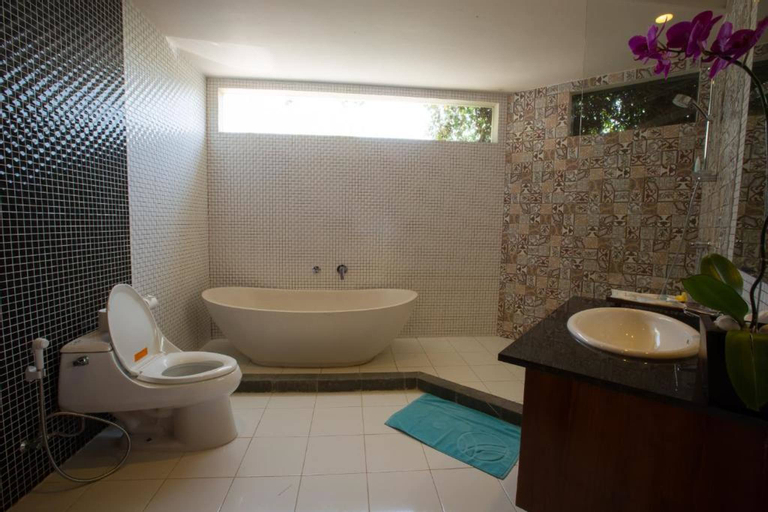 Bathroom 7