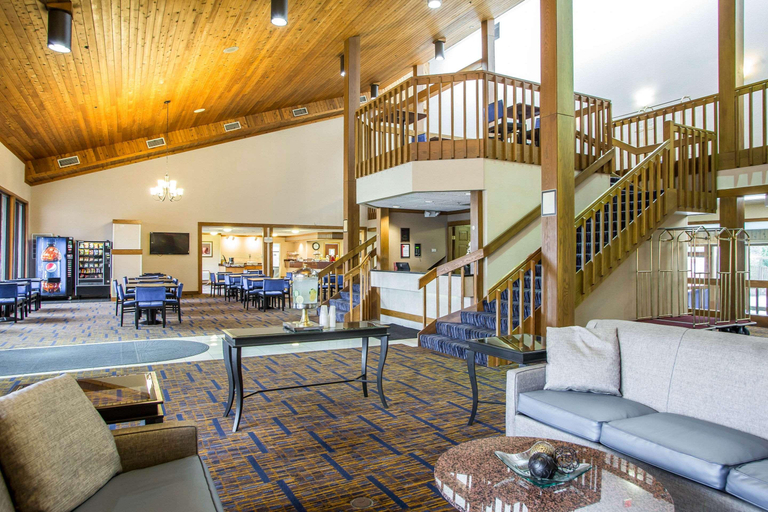 Public Area 2, Clarion Inn, Lake