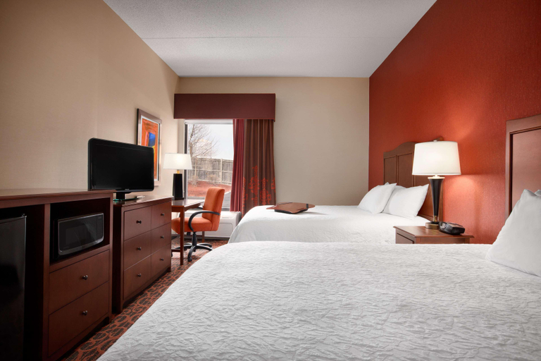 Bedroom 3, Hampton Inn Boston/Braintree, Norfolk