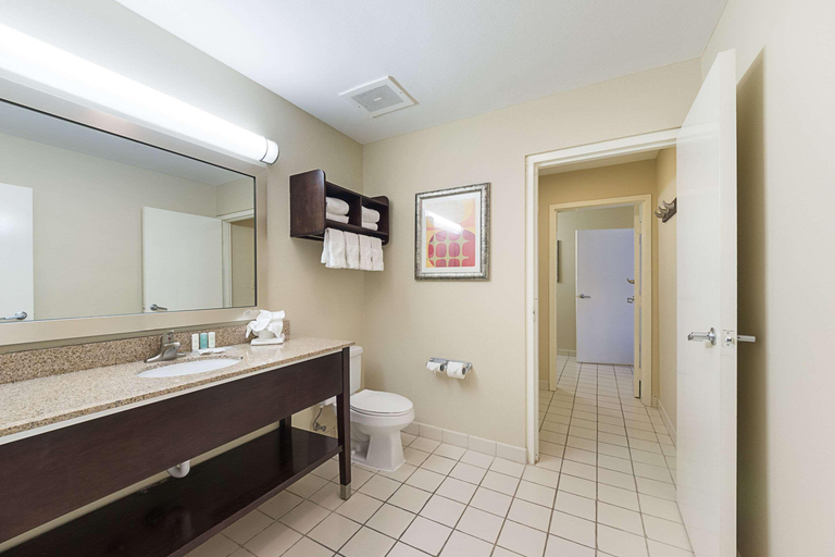Bathroom 4, Comfort Suites Beachside, Cameron