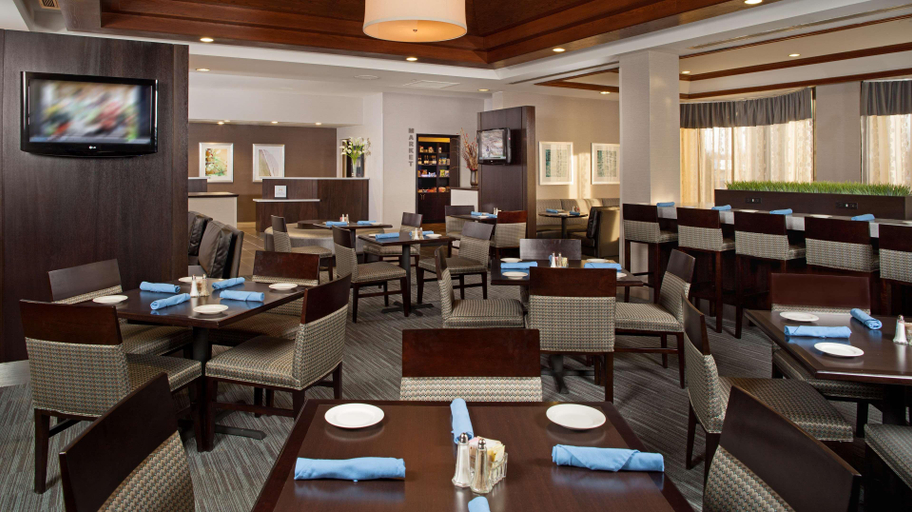 Food & Drinks 5, DoubleTree by Hilton Chicago Wood Dale - Elk Grove, Dupage