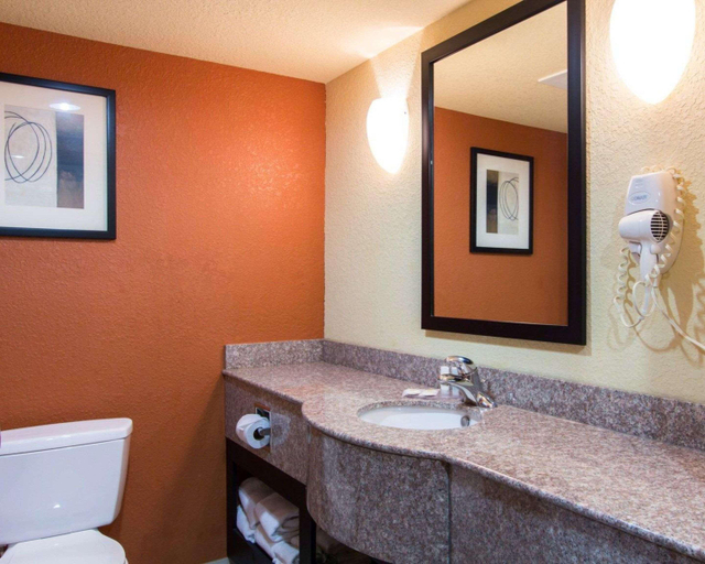 Bathroom 4, Comfort Inn & Suites Airport Convention Center, Charleston