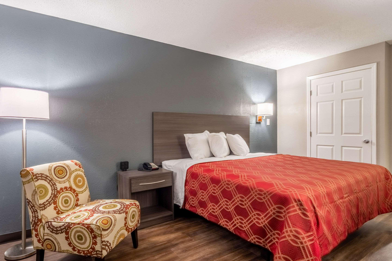 Bedroom 3, Econo Lodge East Ridge, Hamilton