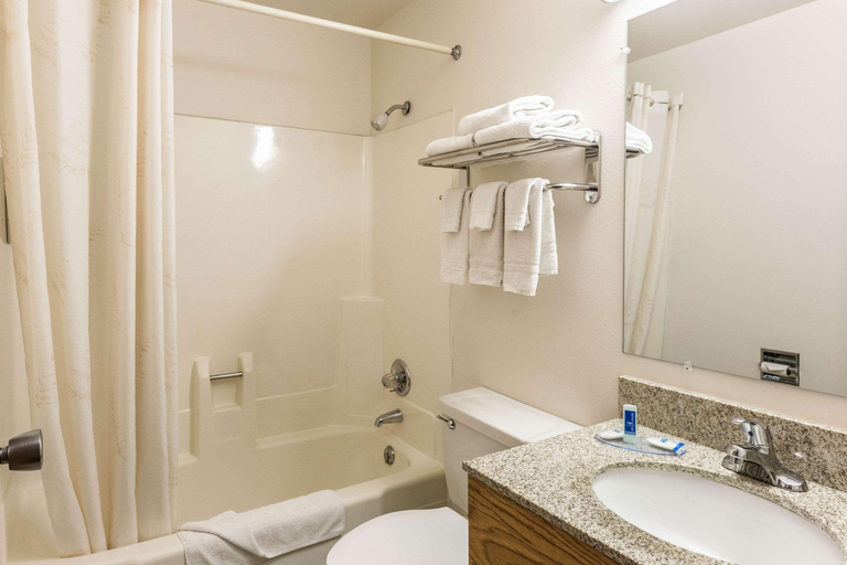Bathroom 4, Rodeway Inn Leadville, Lake