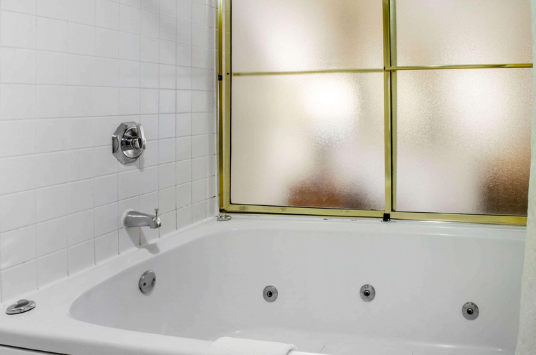 Bathroom 4, Comfort Inn West Hazleton, Luzerne