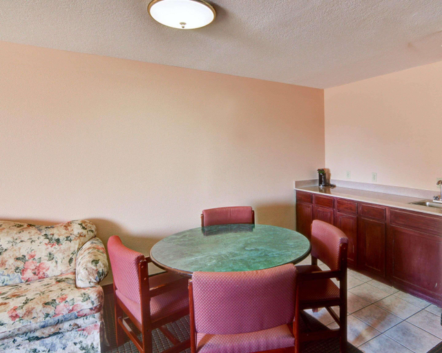 Bedroom 3, Quality Inn Forest Hill - Fort Worth South, Tarrant