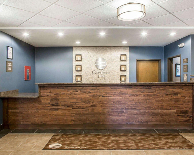 Public Area 2, Comfort Inn Hammond I-94, Lake