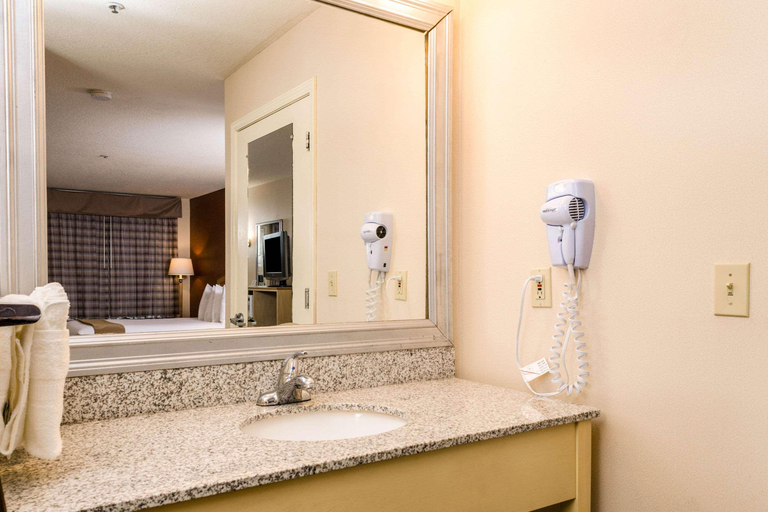 Bedroom 3, Quality Inn & Suites Lathrop, San Joaquin