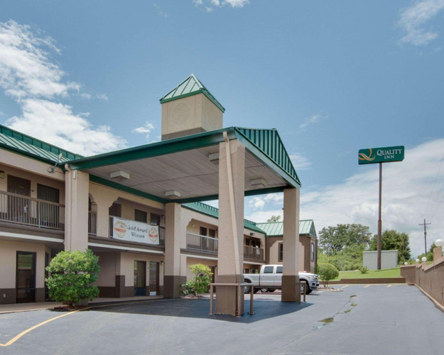 Exterior & Views 2, Quality Inn Mt. Pleasant, Titus