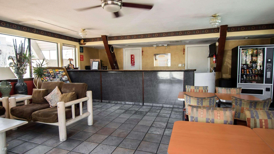 Public Area 2, Super 8 by Wyndham Albuquerque Downtown, Bernalillo