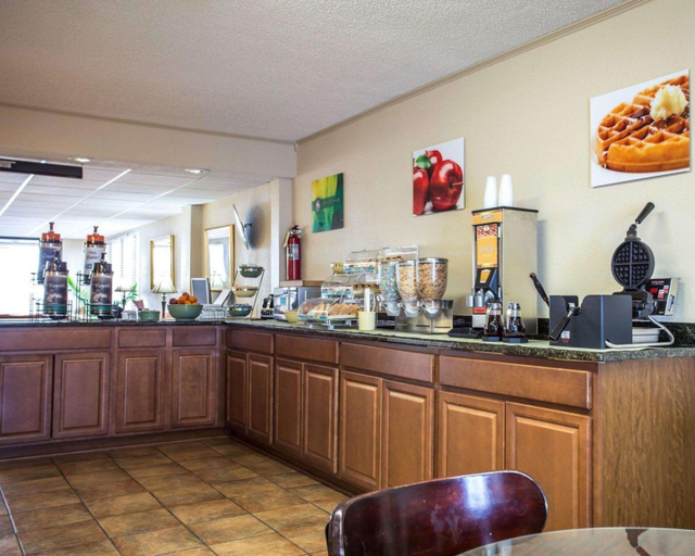 Food & Drinks 5, Quality Inn & Suites (Monroe), Union