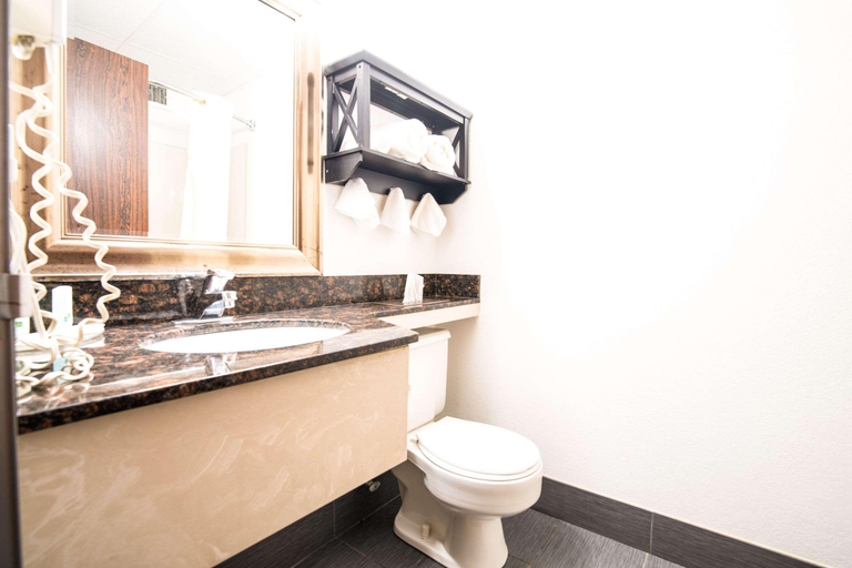 Bathroom 5, Quality Inn Cromwell - Middletown, Middlesex