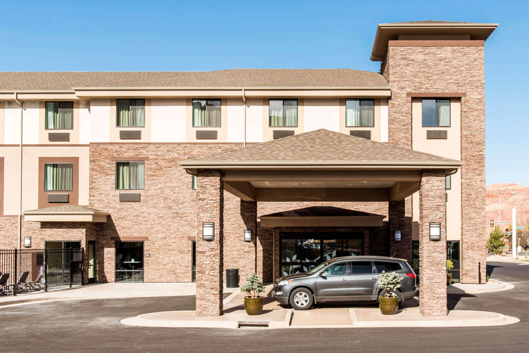 Exterior & Views 2, MainStay Suites Moab Near Arches National Park, Grand