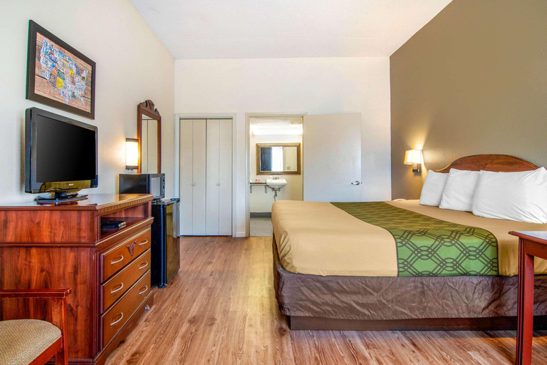 Bedroom 3, Econo Lodge Inn & Suites Chickamauga Battlefield, Catoosa