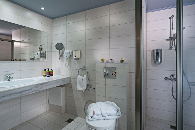 Bathroom 5, Georgioupolis Resort & Aqua Park, Crete