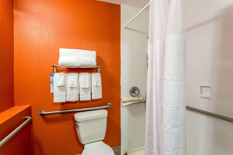 Bathroom 5, Comfort Inn & Suites Nashville Stadium, Davidson