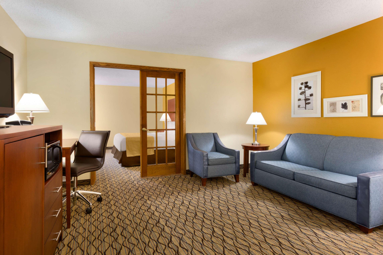 Bedroom 3, Country Inn & Suites by Radisson, Mishawaka, IN, Saint Joseph