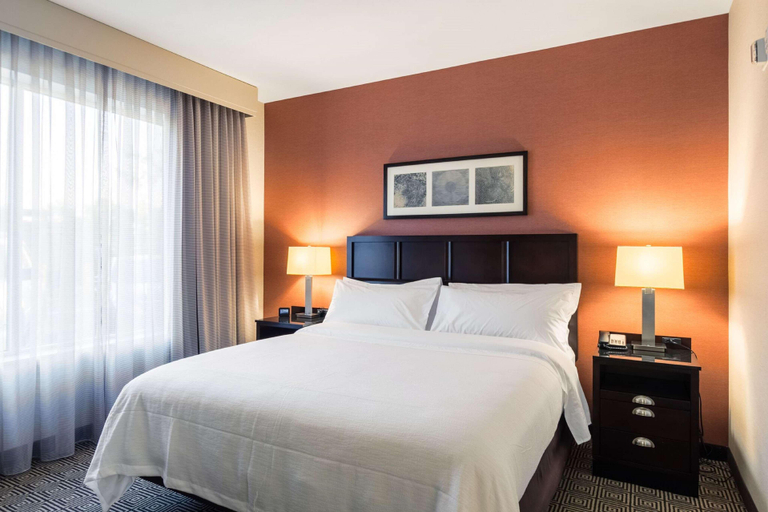 Bedroom 3, Embassy Suites Elizabeth Newark Airport, Union