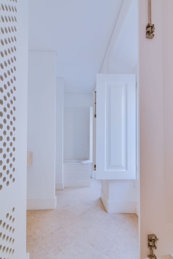 Bathroom 3, Poiais by Lisbon Inside Out, Lisbon
