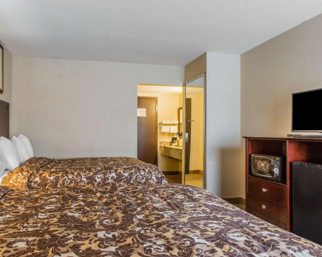 Bedroom 4, Rodeway Inn & Suites East Windsor, Hartford