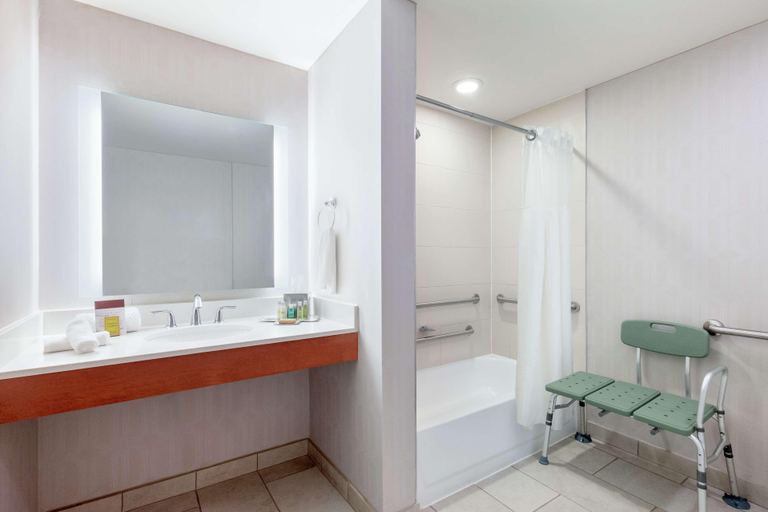 Bathroom 5, Doubletree by Hilton Hotel Atlanta Airport, Fulton